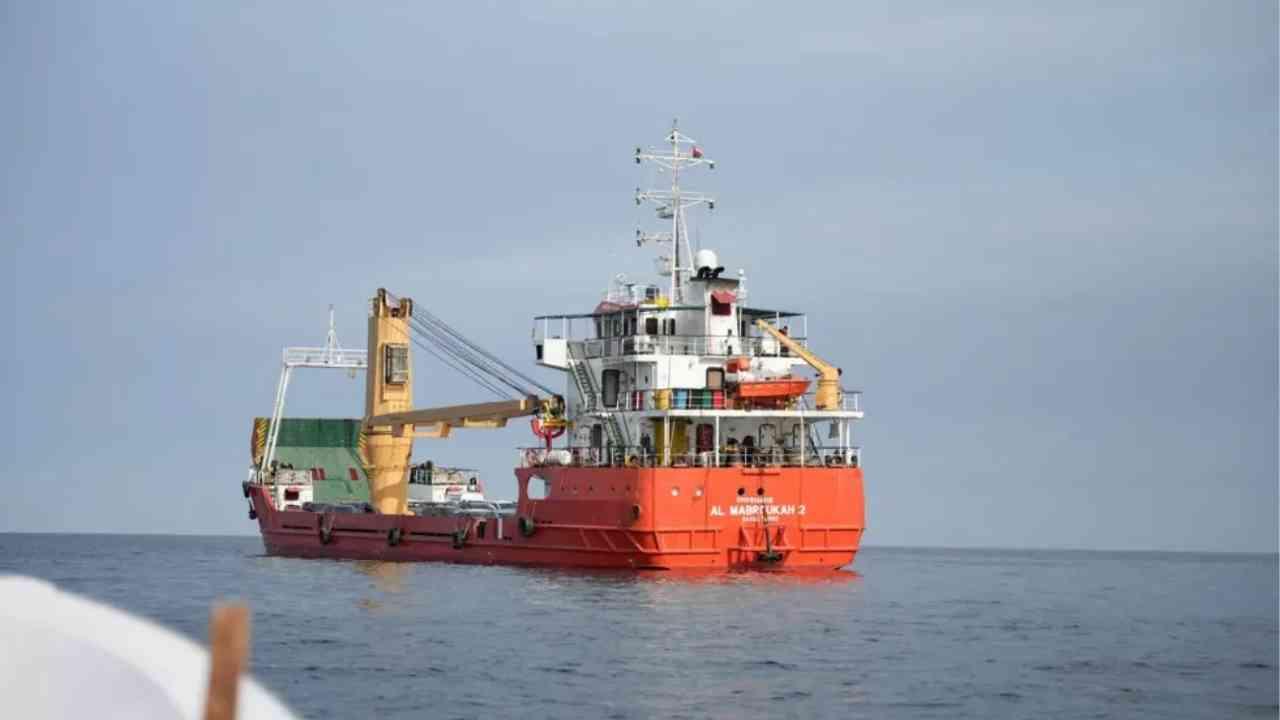 হরমোজ প্রণালী আবার বন্ধ করে দিল ইরান