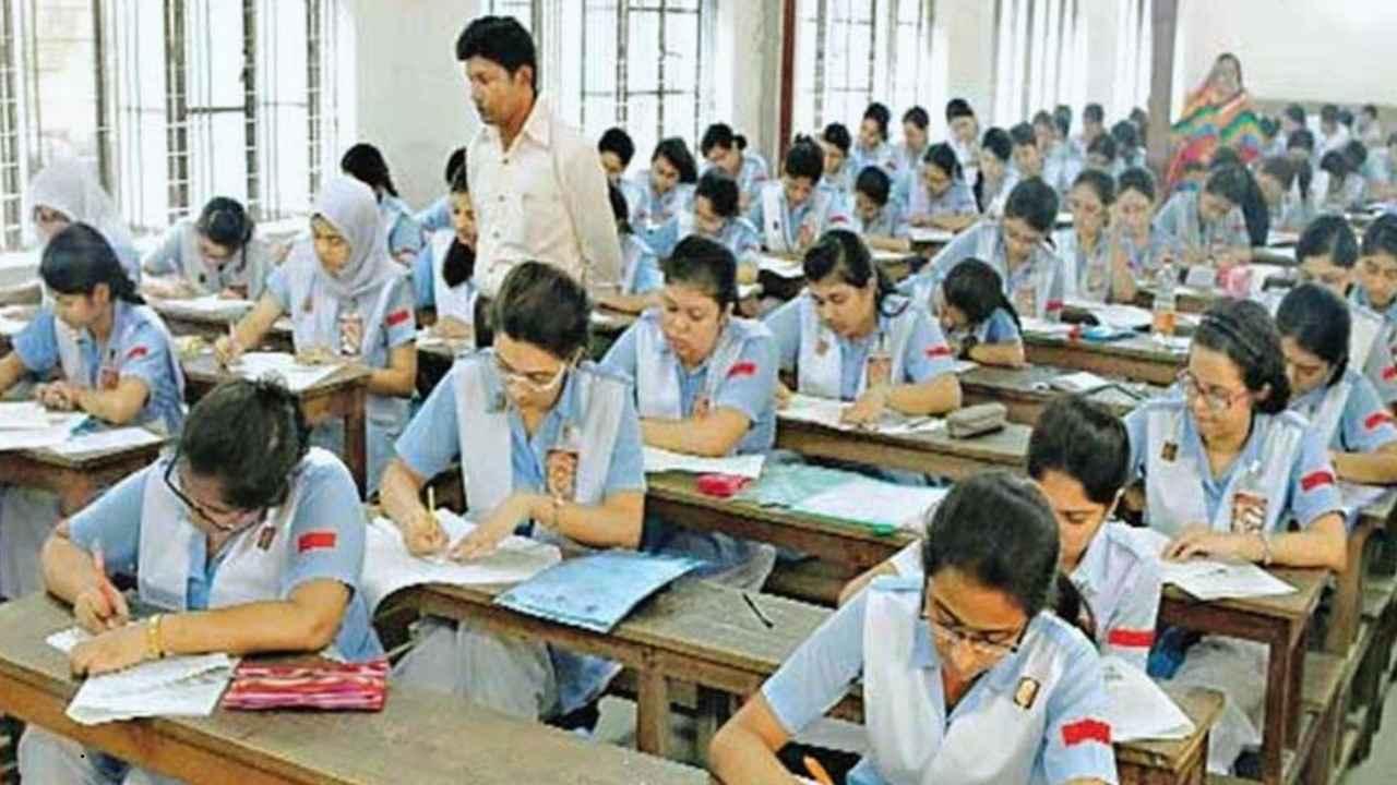 এসএসসিতে এবারও ছাত্রীদের জয়জয়কার: ৯টি বোর্ডে ছাত্রের চেয়ে ছাত্রী বেশি