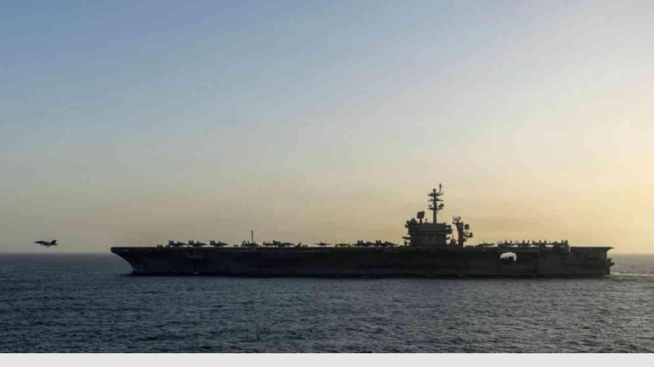 হরমুজ প্রণালি খুলেছে ইরান, তবুও জাহাজ চলাচলে বড় অনিশ্চয়তা