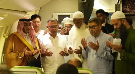 বছরের প্রথম হজ ফ্লাইট উদ্বোধন করলেন প্রধানমন্ত্রী